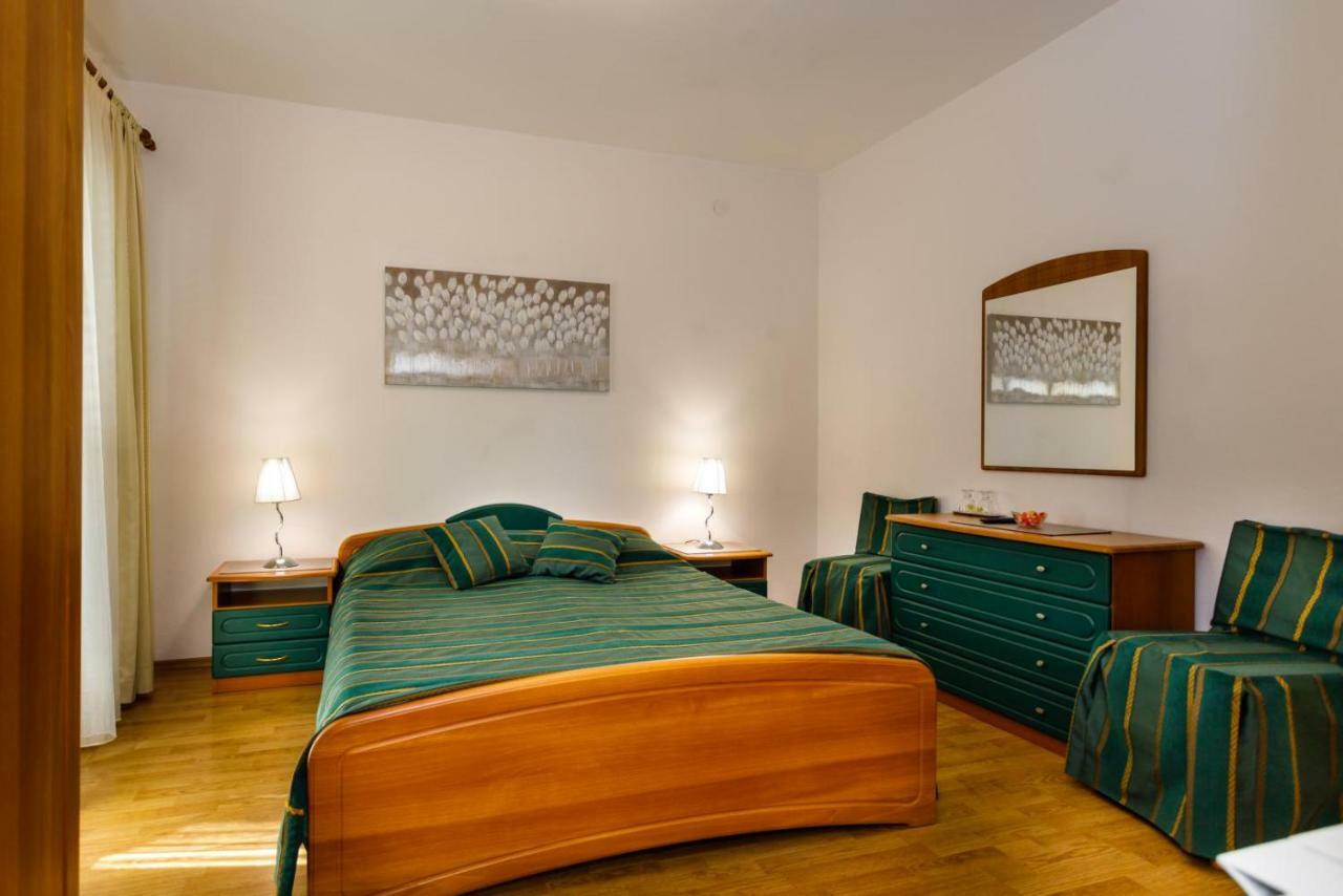 Rooms Mimi Krk Town Exterior photo