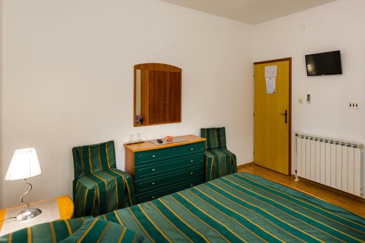 Rooms Mimi Krk Town Exterior photo